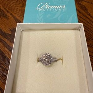 Premier Designs Silver Ring with Sparkling Clear Stones Size 7
